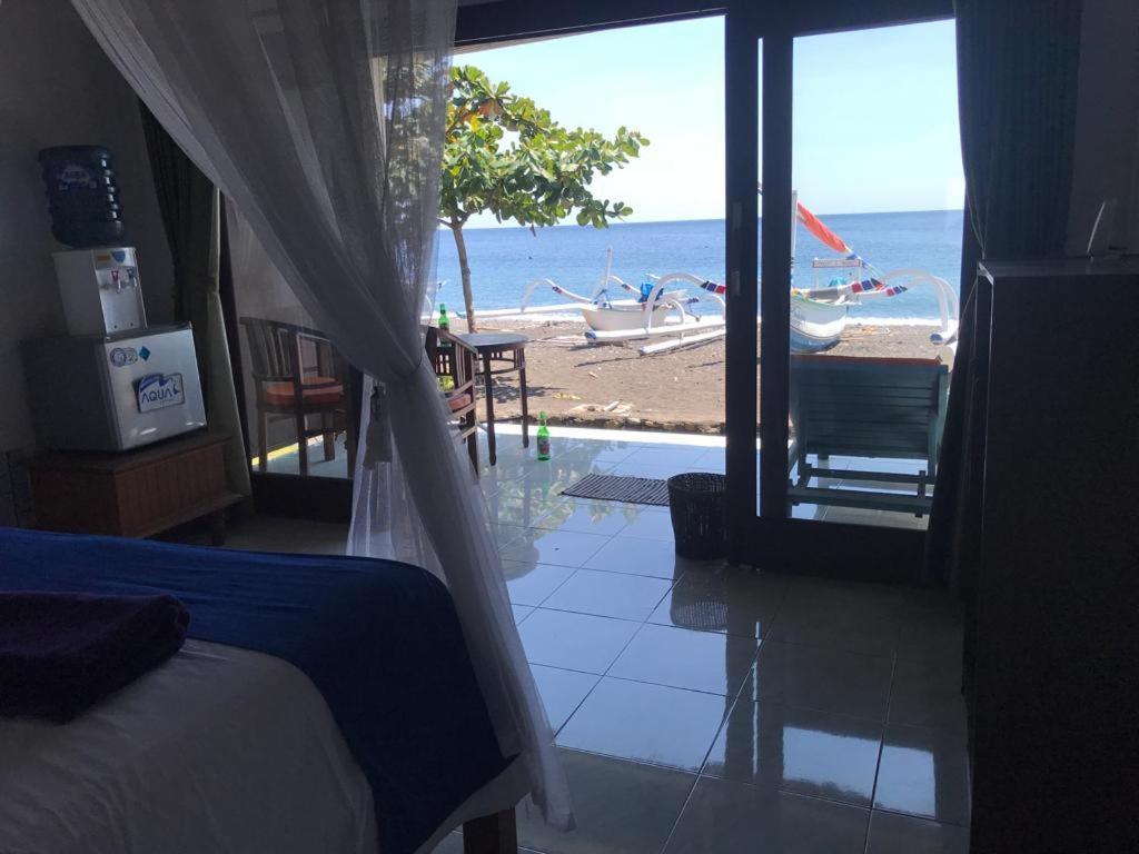 Tambun Sari Beach Homestay Амед Экстерьер фото